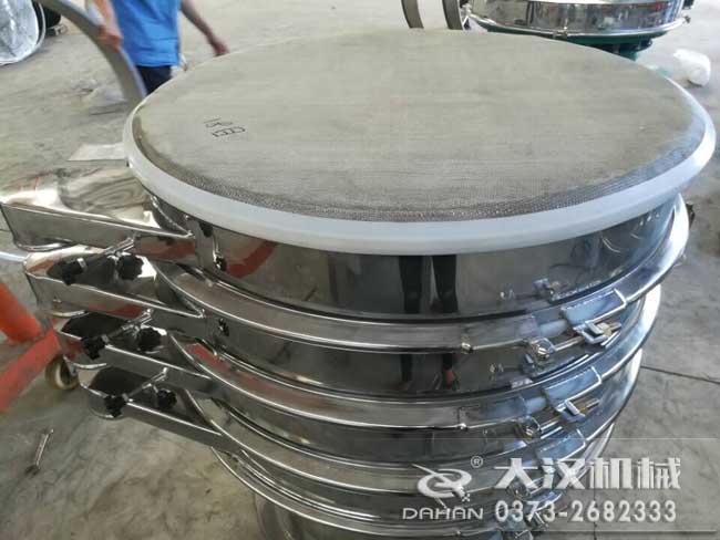 1000mm全不銹鋼振動(dòng)篩細(xì)節(jié)展示 1000mm全不銹鋼振動(dòng)篩細(xì)節(jié)展示